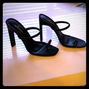Lulus black heel